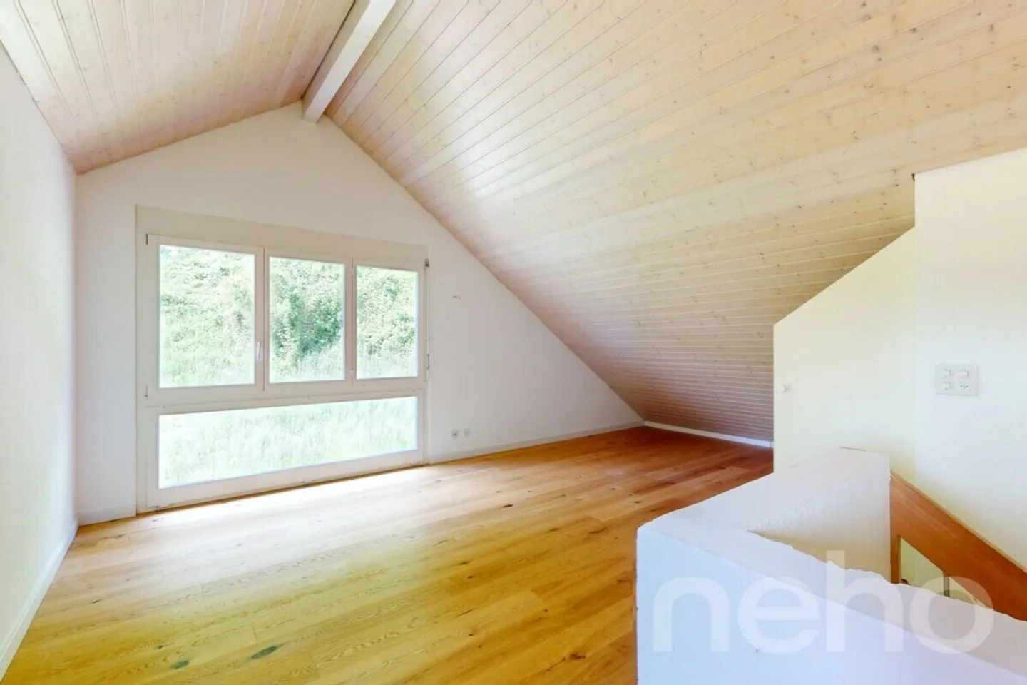 Bellissima casa a schiera di 6,5 stanze in una posizione residenziale tranquilla e elevata - Foto 7 di 13