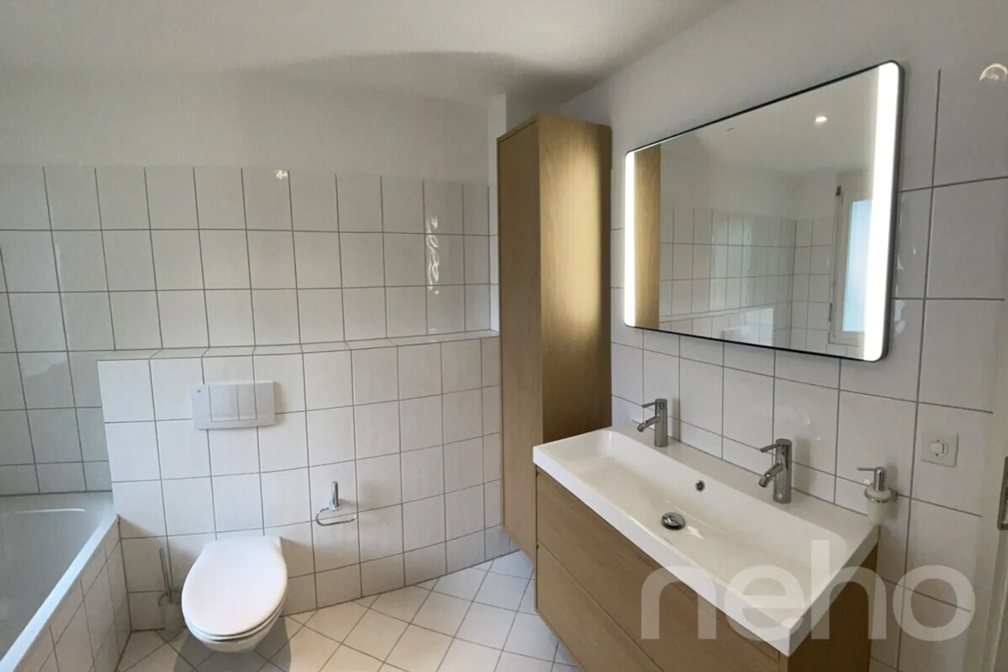 Bellissima casa a schiera di 6,5 stanze in una posizione residenziale tranquilla e elevata - Foto 9 di 13