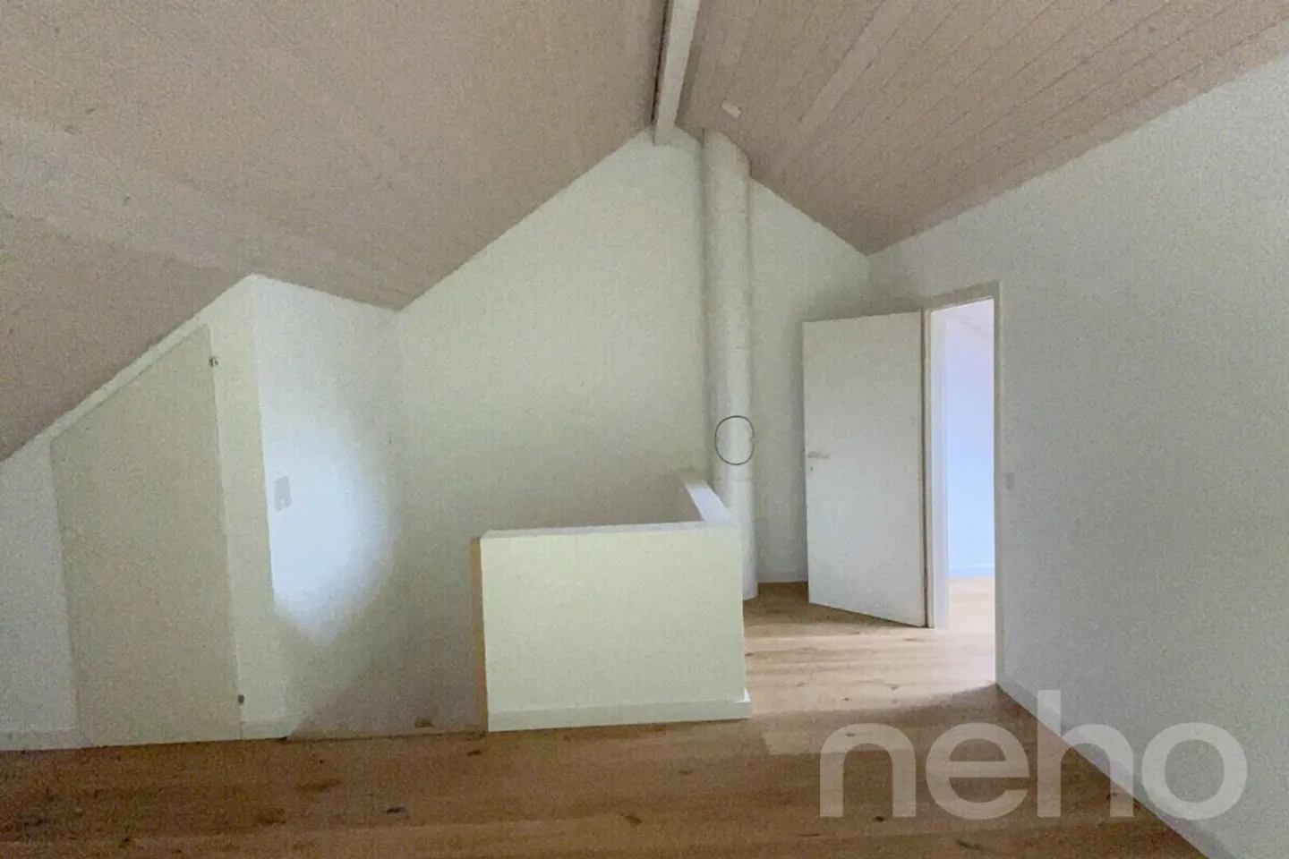 Bellissima casa a schiera di 6,5 stanze in una posizione residenziale tranquilla e elevata - Foto 10 di 13