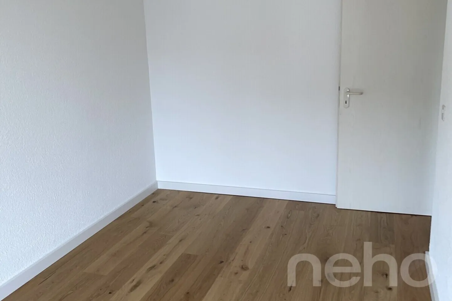Bellissima casa a schiera di 6,5 stanze in una posizione residenziale tranquilla e elevata - Foto 11 di 13