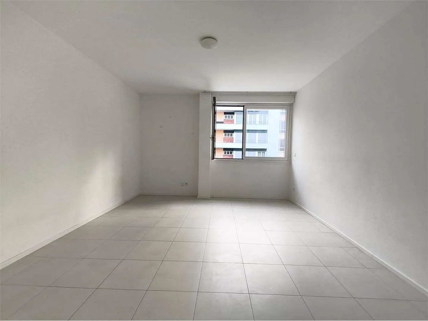 Lugano - Spacious Studio in a Strategic Location 10 Minutes from the City - Photo 2 of 6