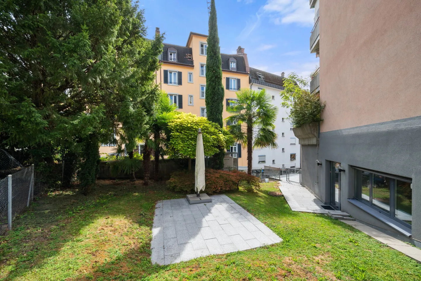 Spacious Mixed-Use Space in Montreux - Photo 4 of 9