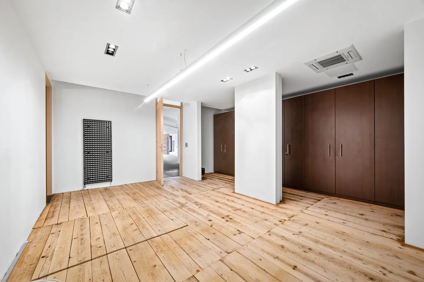 Spacious Mixed-Use Space in Montreux - Photo 7 of 9