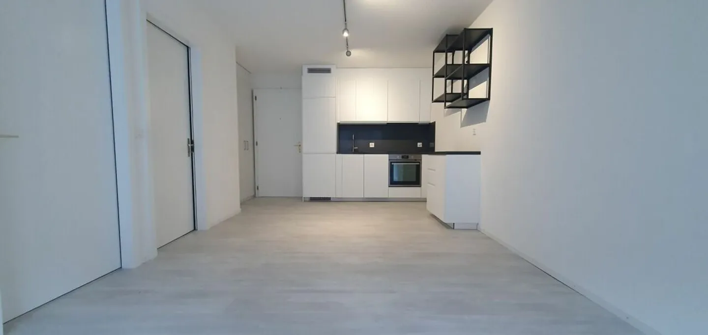 RENOVE - lumineux 2.5 pces en plein centre du village et de ses commodités - Foto 1 von 5