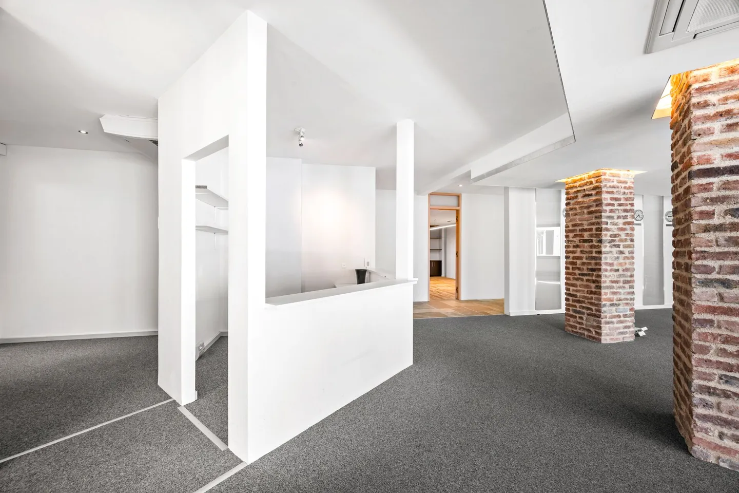 Spacious Mixed-Use Space in Montreux - Photo 6 of 9