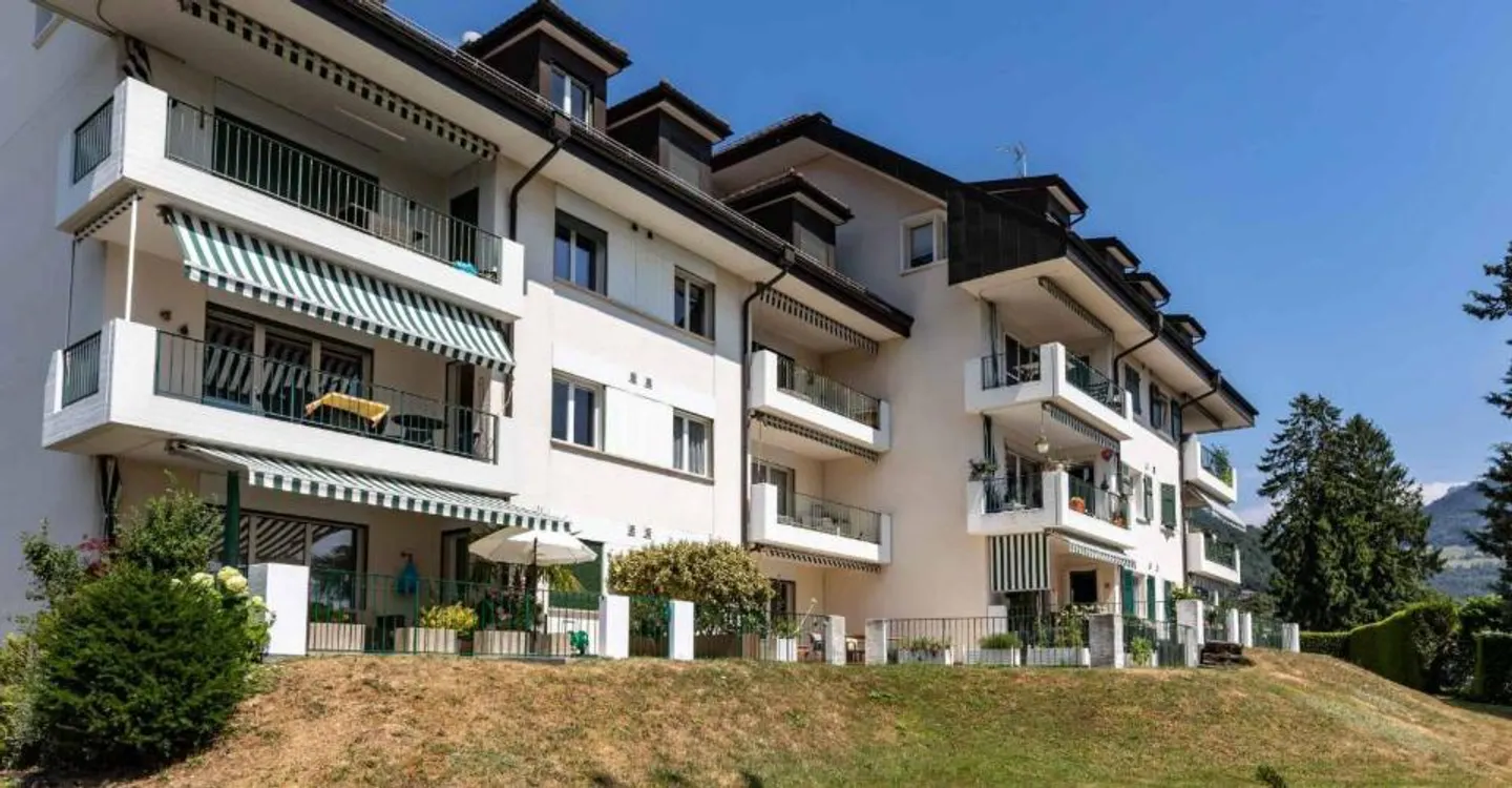 Stunning Lake View Apartment - Photo 1 of 6