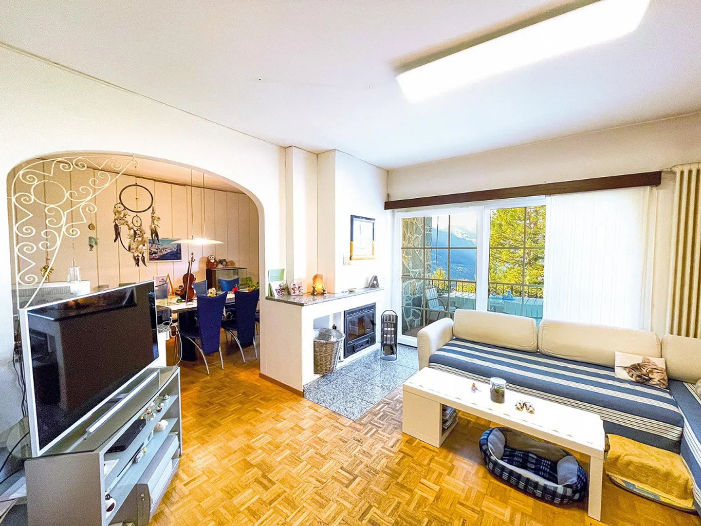Bella casa unifamiliare e splendido giardino con vista lago - Foto 5 di 19