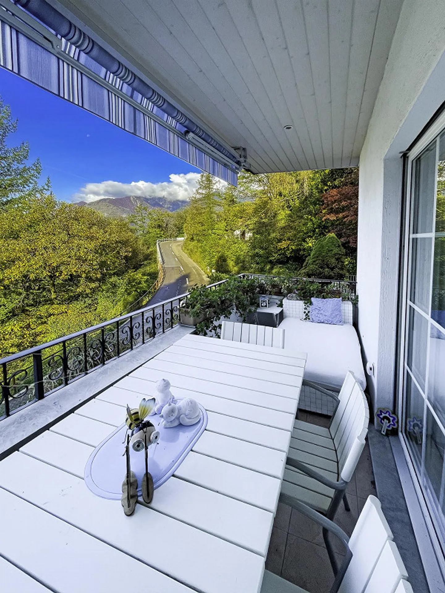 Bella casa unifamiliare e splendido giardino con vista lago - Foto 6 di 19