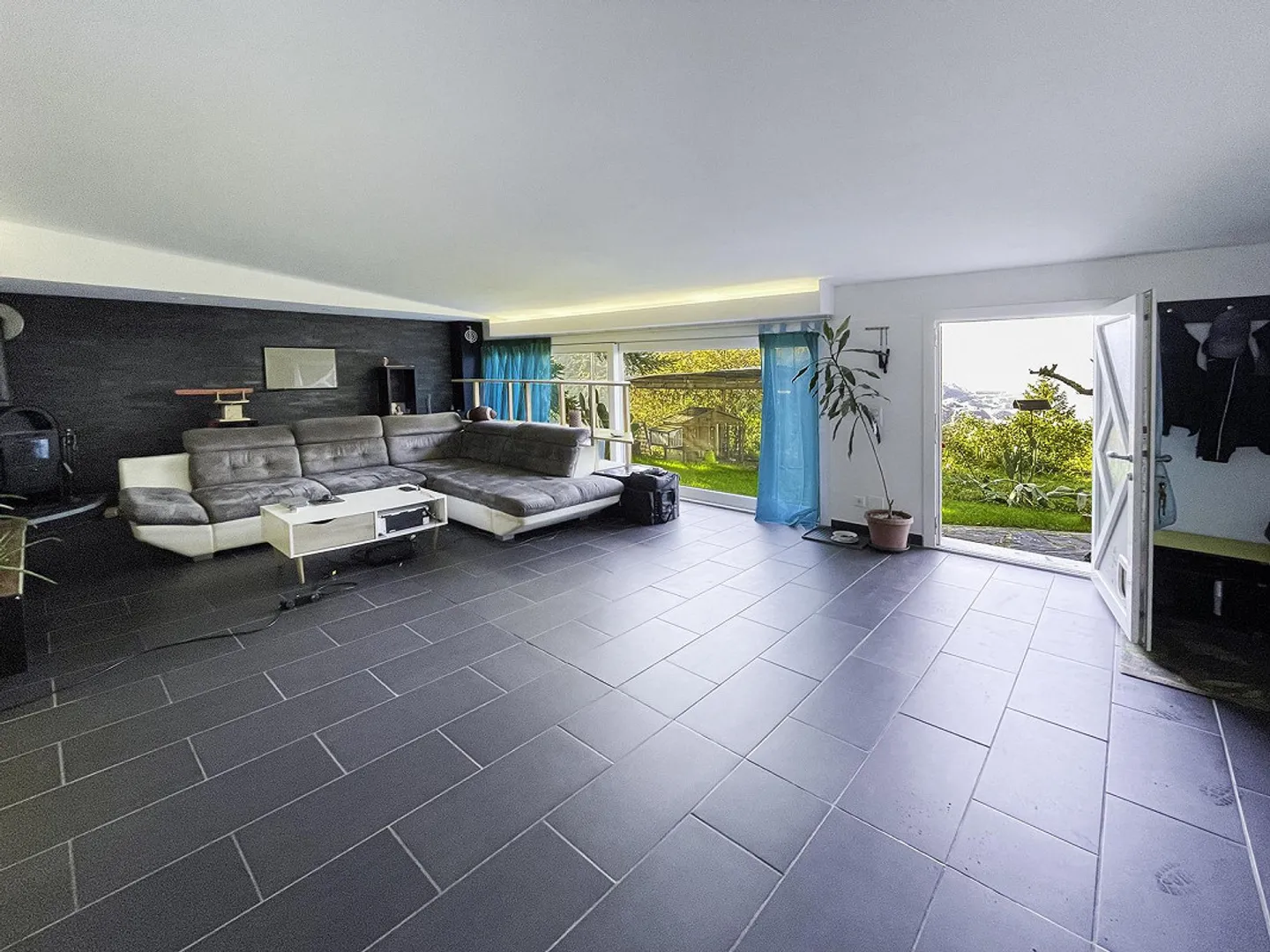 Bella casa unifamiliare e splendido giardino con vista lago - Foto 12 di 19