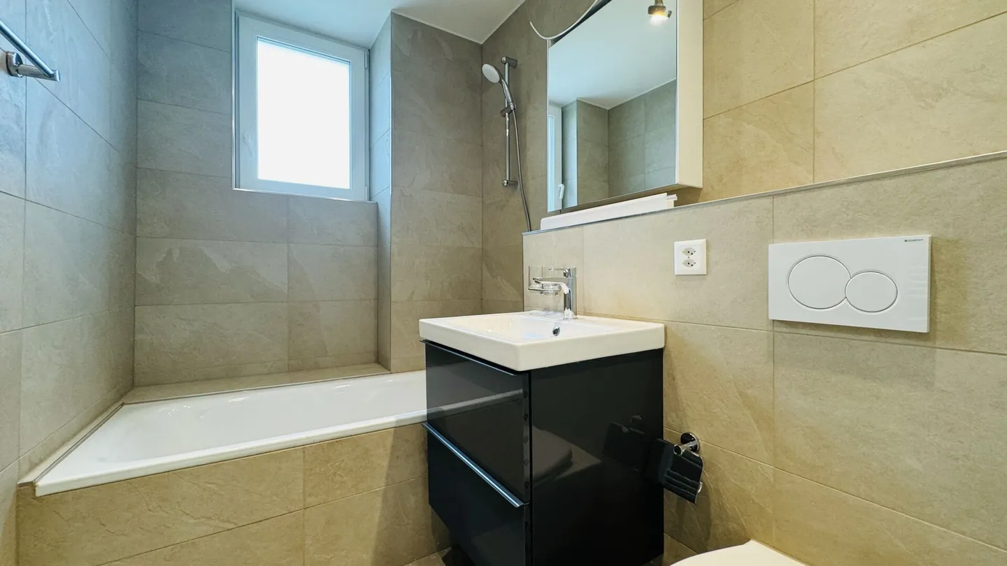 Modernes 2.5-Zimmer-Apartment mit Balkon - Foto 2 von 7