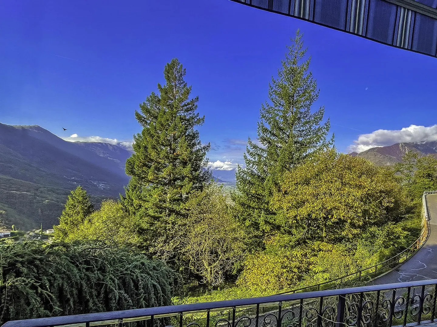 Bella casa unifamiliare e splendido giardino con vista lago - Foto 18 di 19
