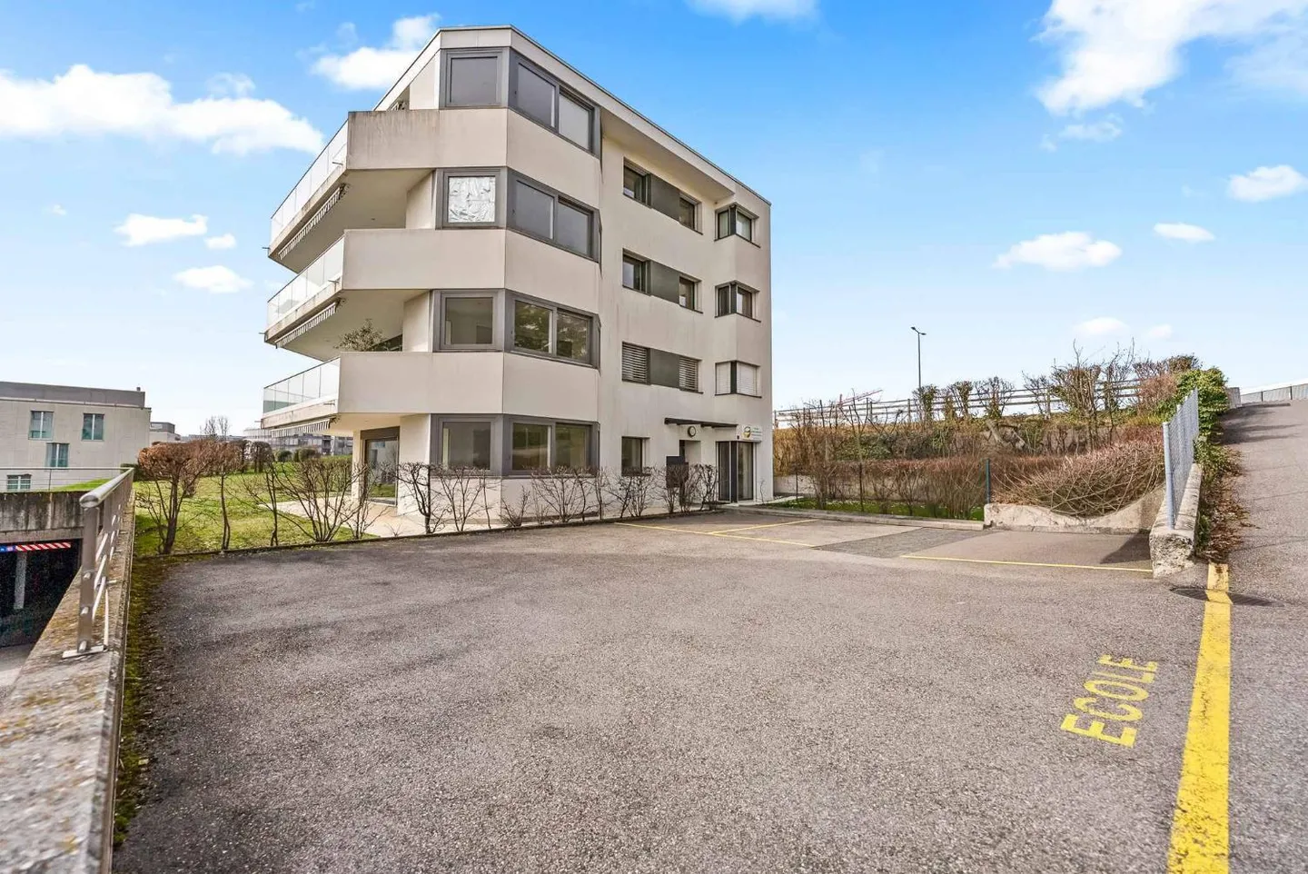 Spazio commerciale eccezionale con giardino - Foto 11 di 11