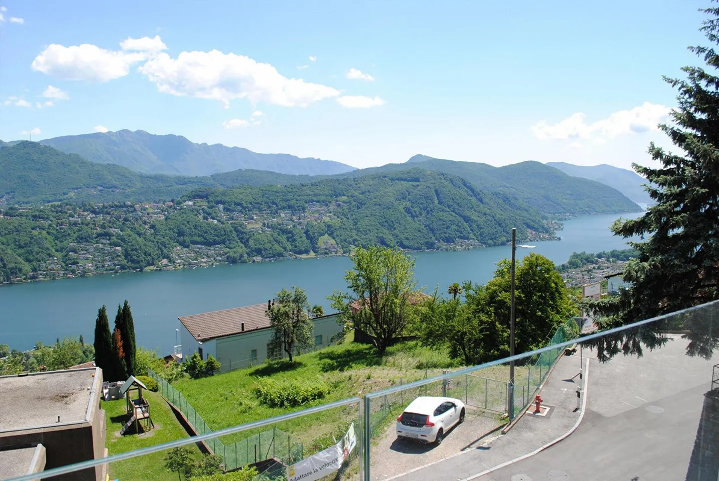 STUNNING PENTHOUSE 4.5 ROOMS LAKE VIEW IN VERNATE - Photo 8 of 9