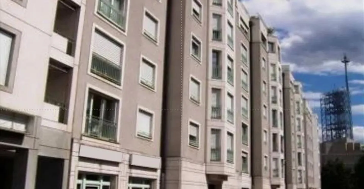 Shop for rent - Photo 1 of 3