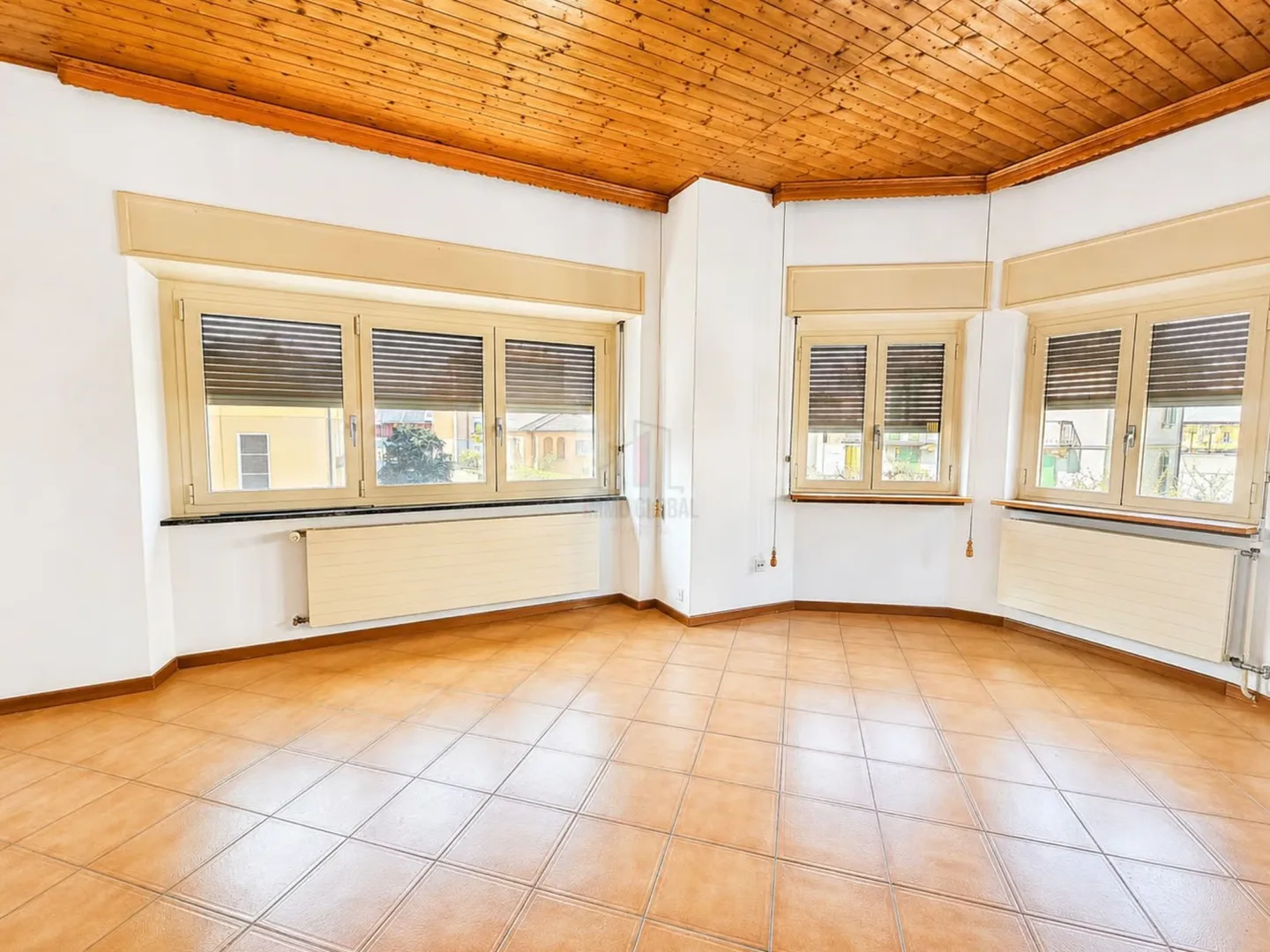Welcoming and Bright Three-Room Apartment Near the Center - Photo 7 of 8