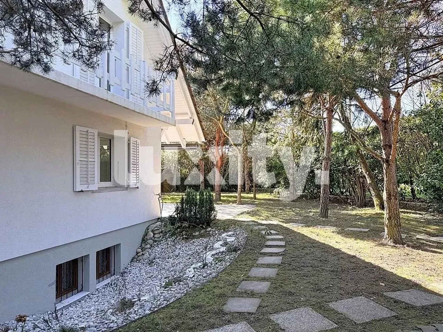 Elegant Villa with Private Studio - Photo 2 of 8