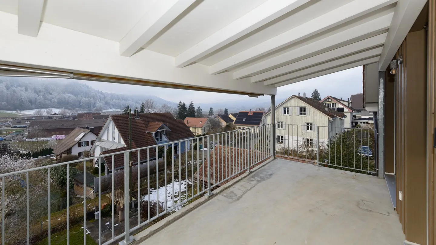 Appartamento attico spazioso e nuovo di 3 ½ locali ai margini del vecchio centro del villaggio di Elgg - Foto 13 di 14