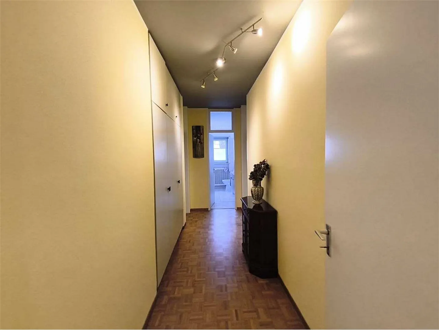 Viganello - Looking for a Roommate - Elegant Furnished Three-Room Apartment with Terrace - Photo 7 of 11