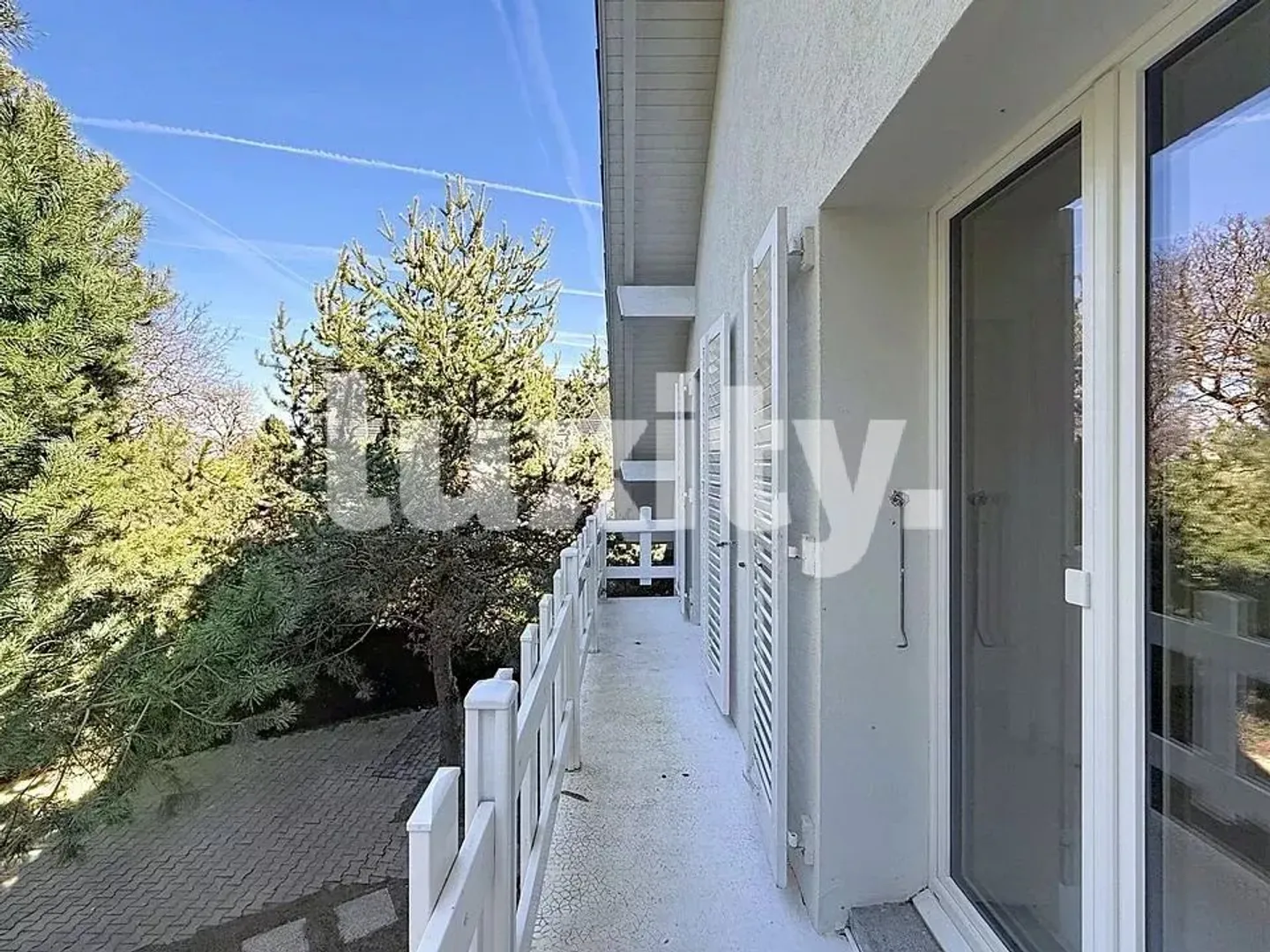 Elegant Villa with Private Studio - Photo 8 of 8