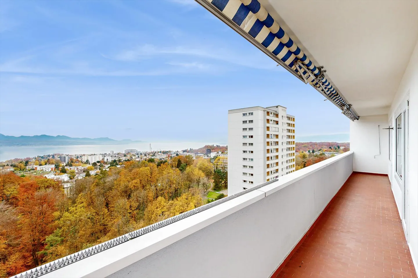 Vista mozzafiato sul lago e sulle Alpi! - Foto 1 di 13