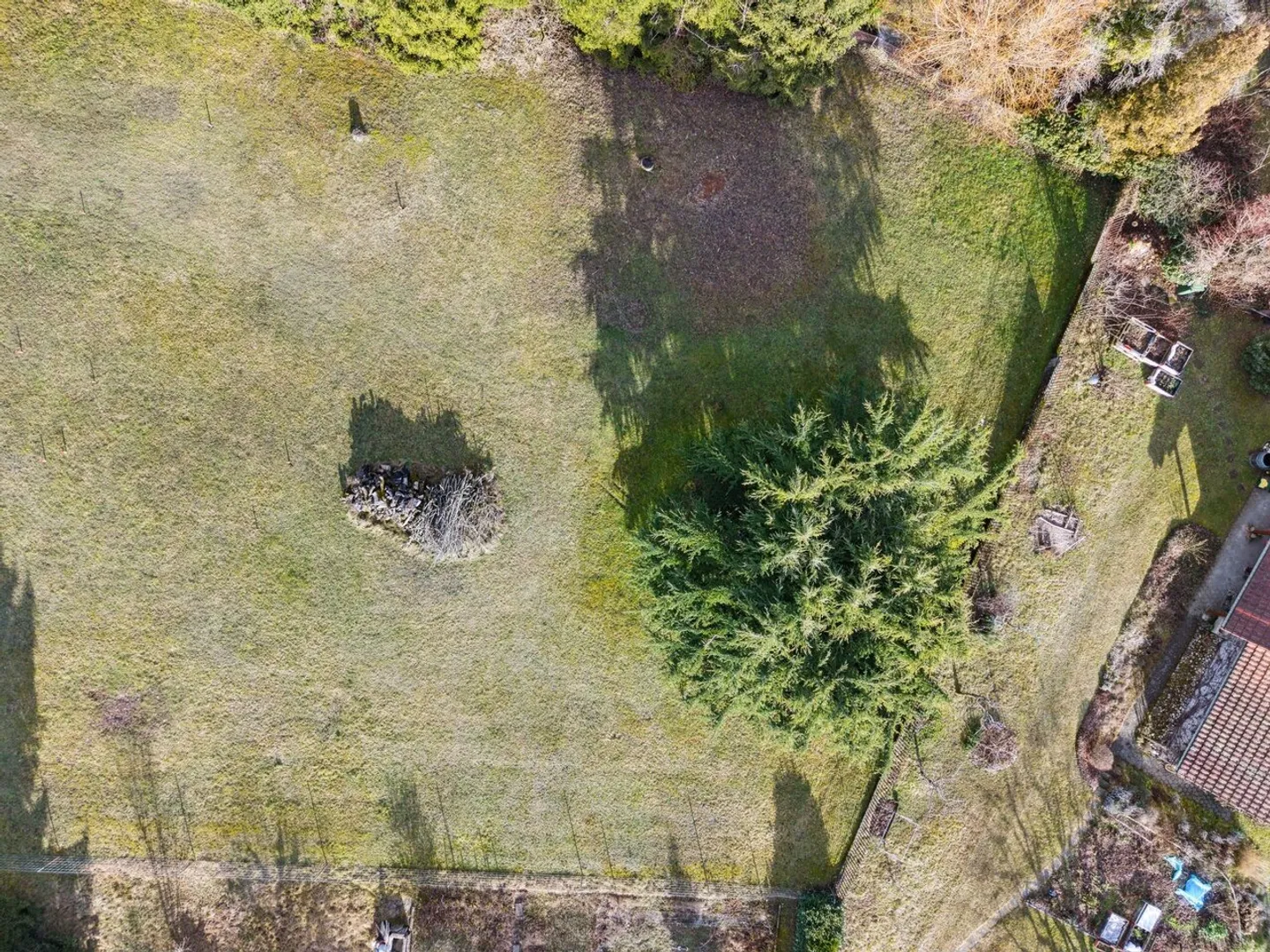 Terreno edificabile di ~775 m² con progetto di costruzione personalizzabile - Foto 3 di 4