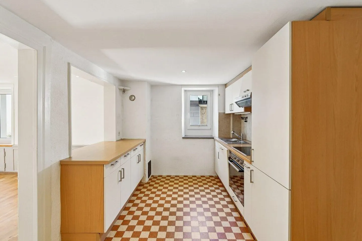 Casa multigenerazionale con fascino storico a Pratteln - Foto 4 di 13