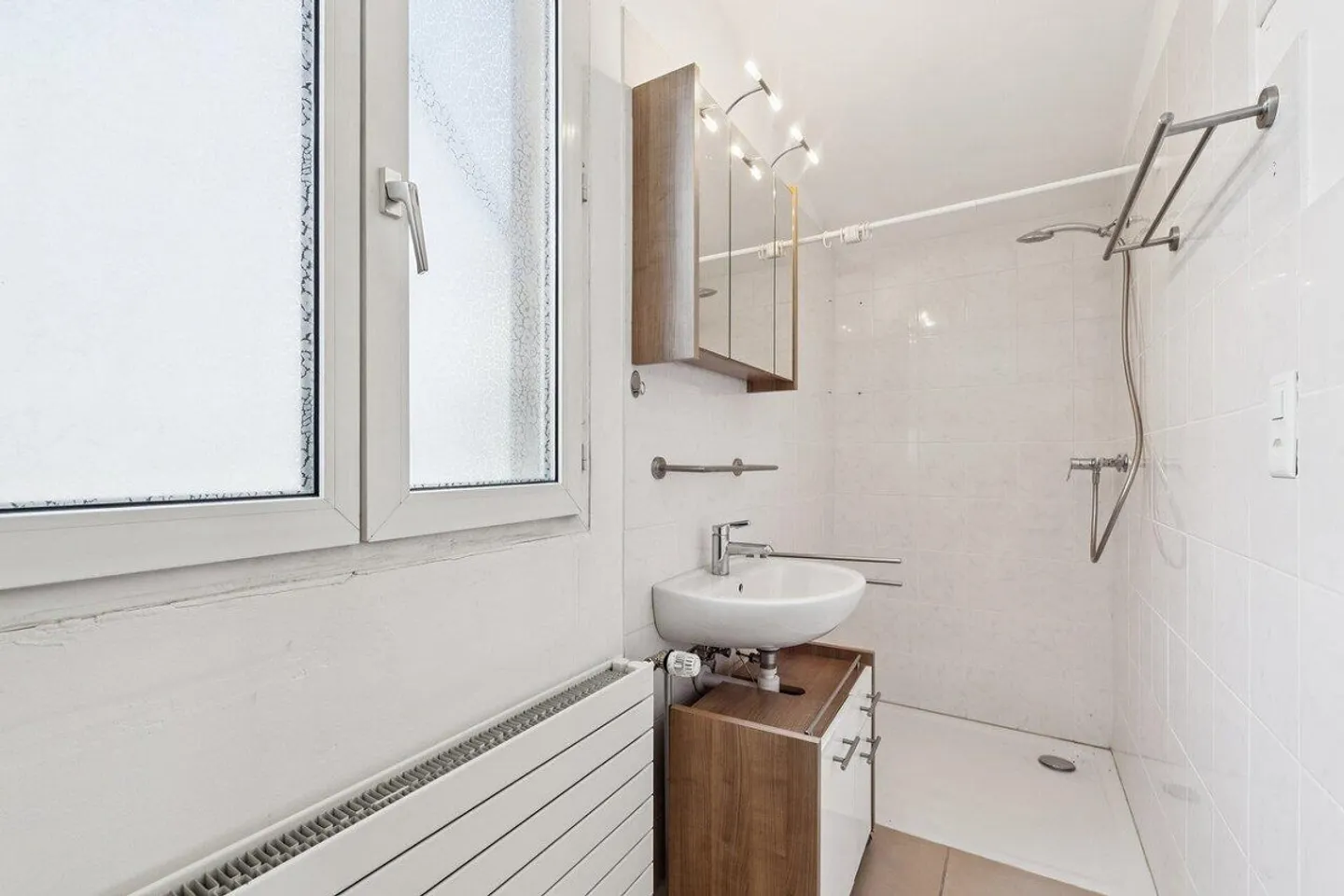 Casa multigenerazionale con fascino storico a Pratteln - Foto 11 di 13