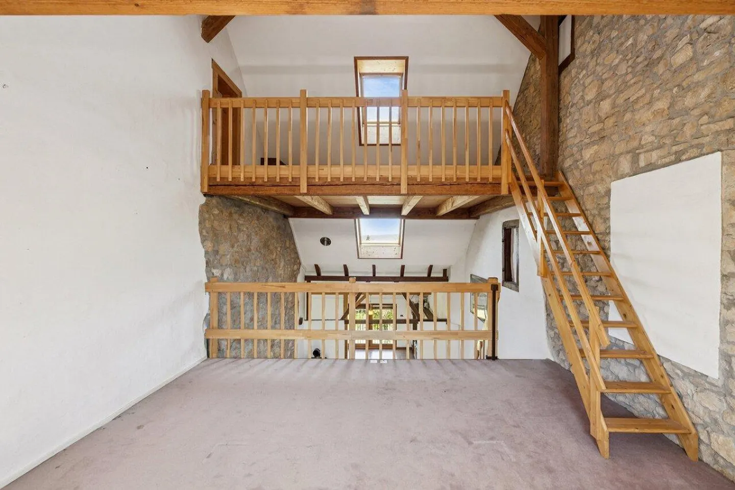 Casa multigenerazionale con fascino storico a Pratteln - Foto 8 di 13