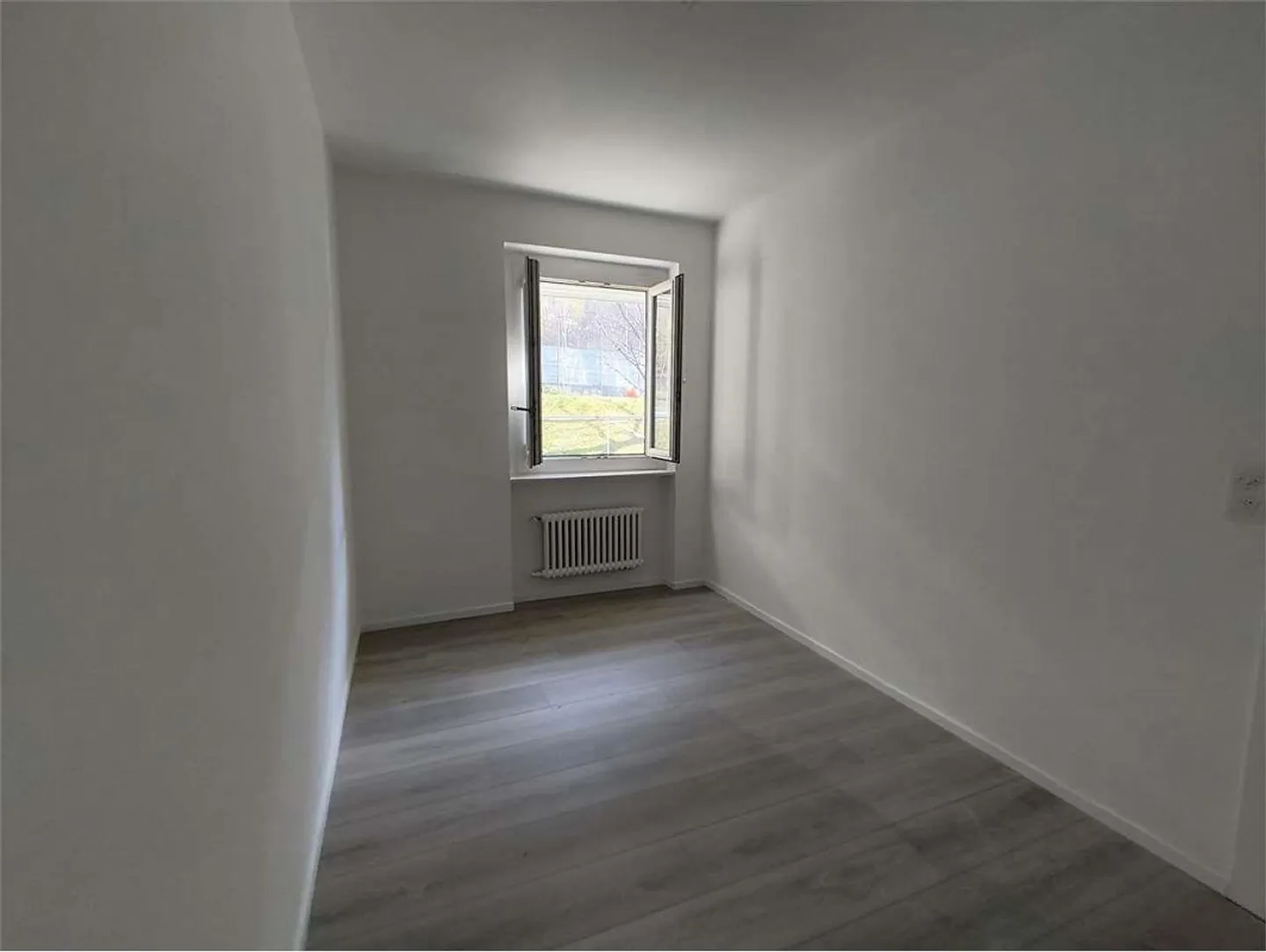 Bodio - Modern 3.5 Rooms Completely Renovated - First Location - Photo 5 of 7