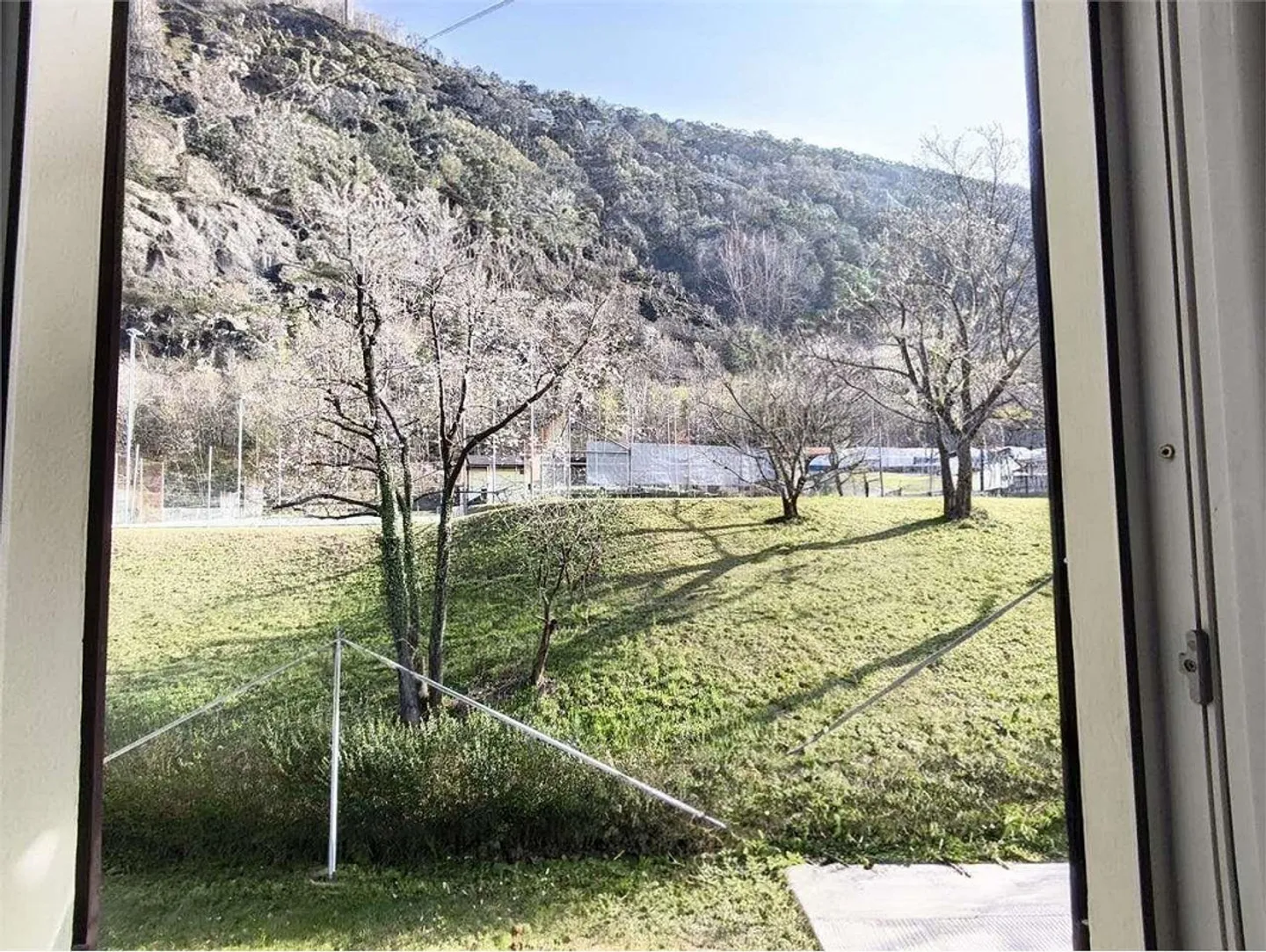 Bodio - Modern 3.5 Rooms Completely Renovated - First Location - Photo 6 of 7