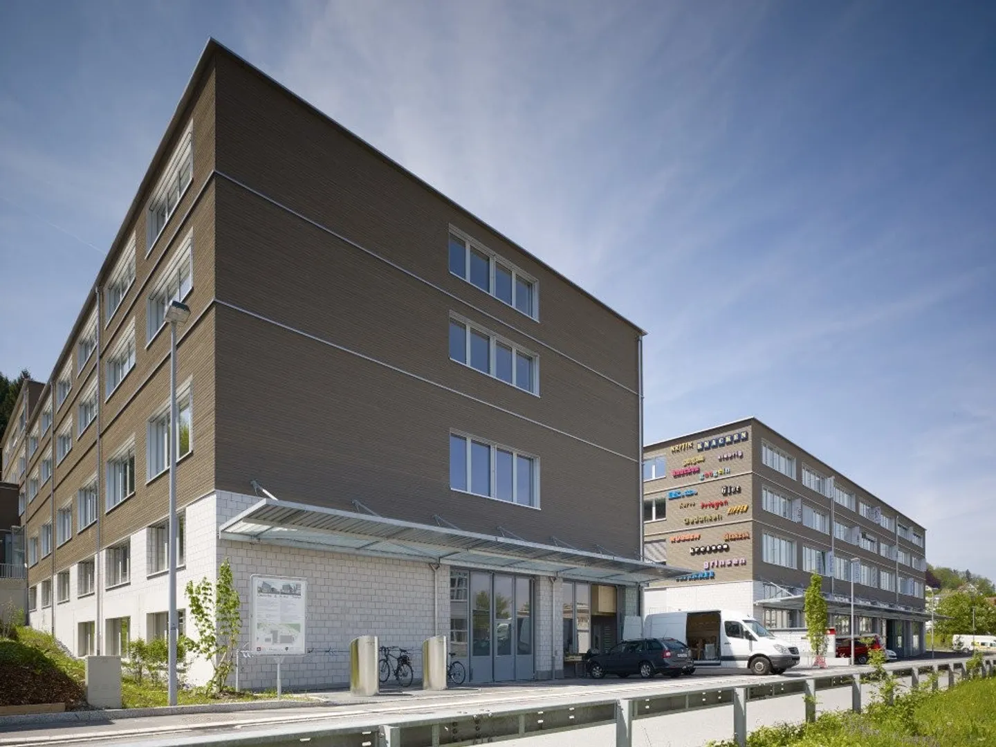 Edificio ad uso misto in affitto - Foto 1 di 10