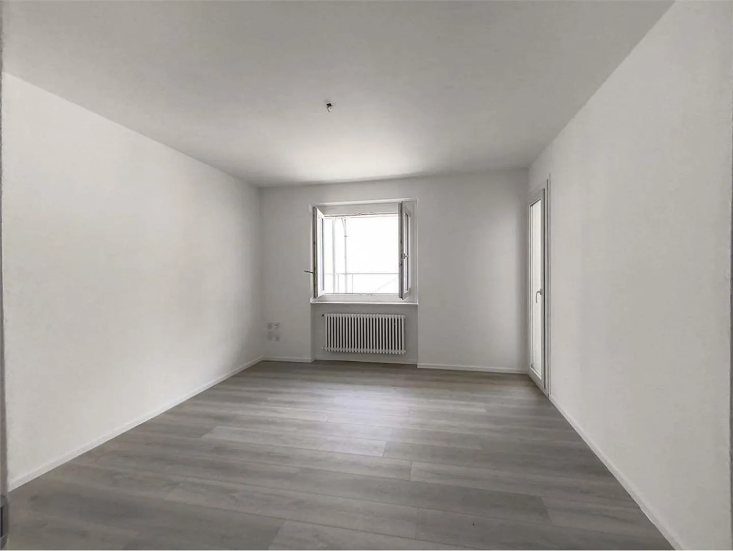 Bodio - Modern 3.5 Rooms Completely Renovated - First Location - Photo 4 of 7