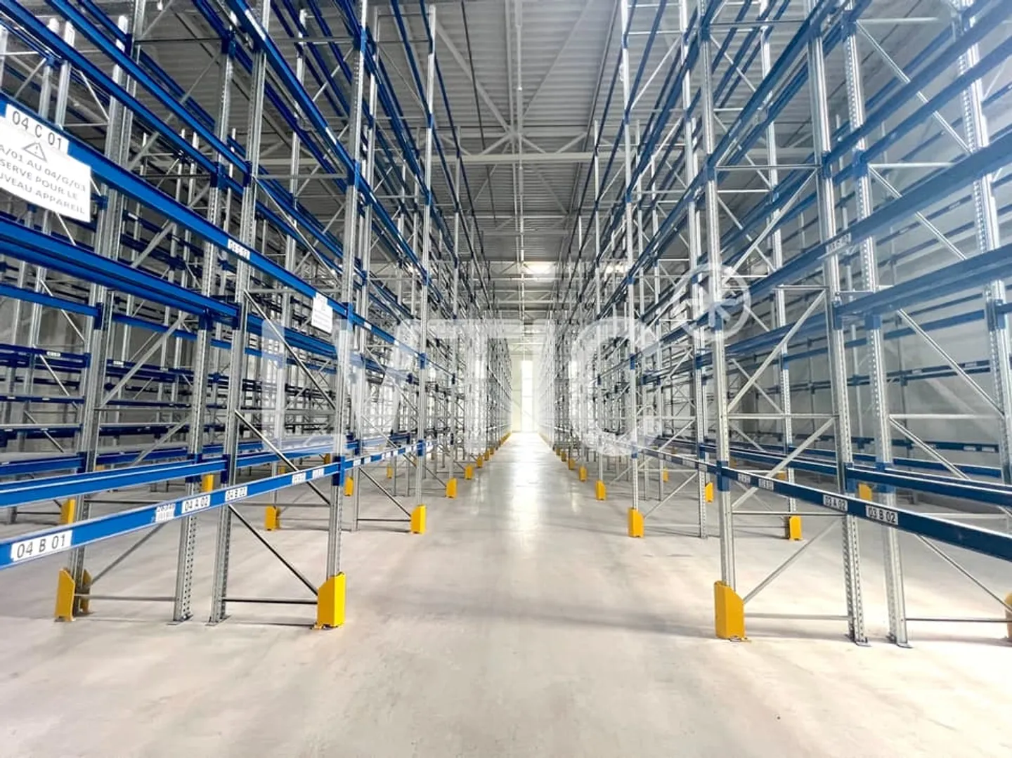 Magazzino logistico di 1900 m2 in affitto a Echandens - Foto 1 di 12