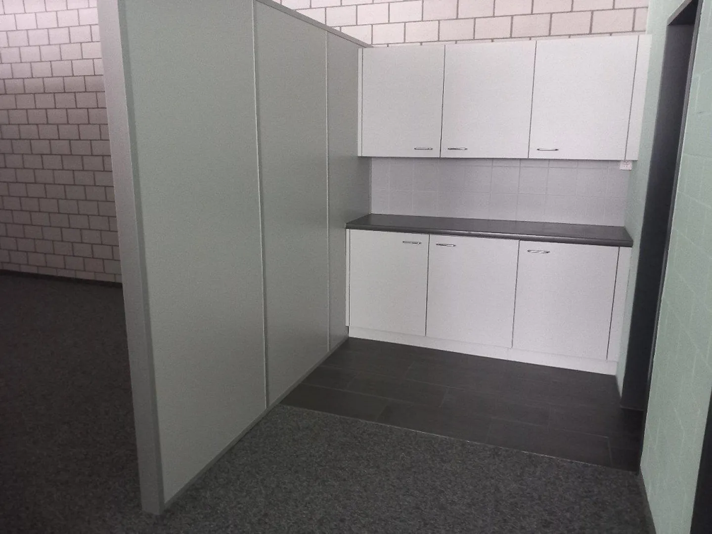 Office space with small kitchenette and toilets - Photo 2 of 6