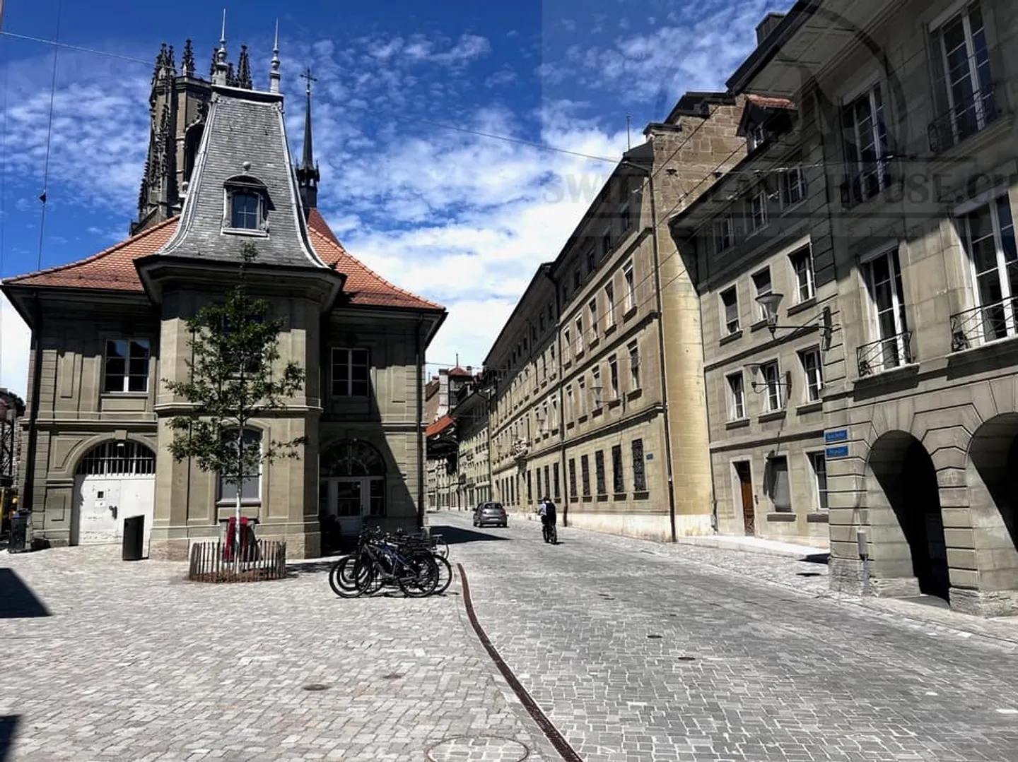 Spacieux 4,5 pcs à proximité de la cathédrale de Fribourg - Photo 5 sur 13