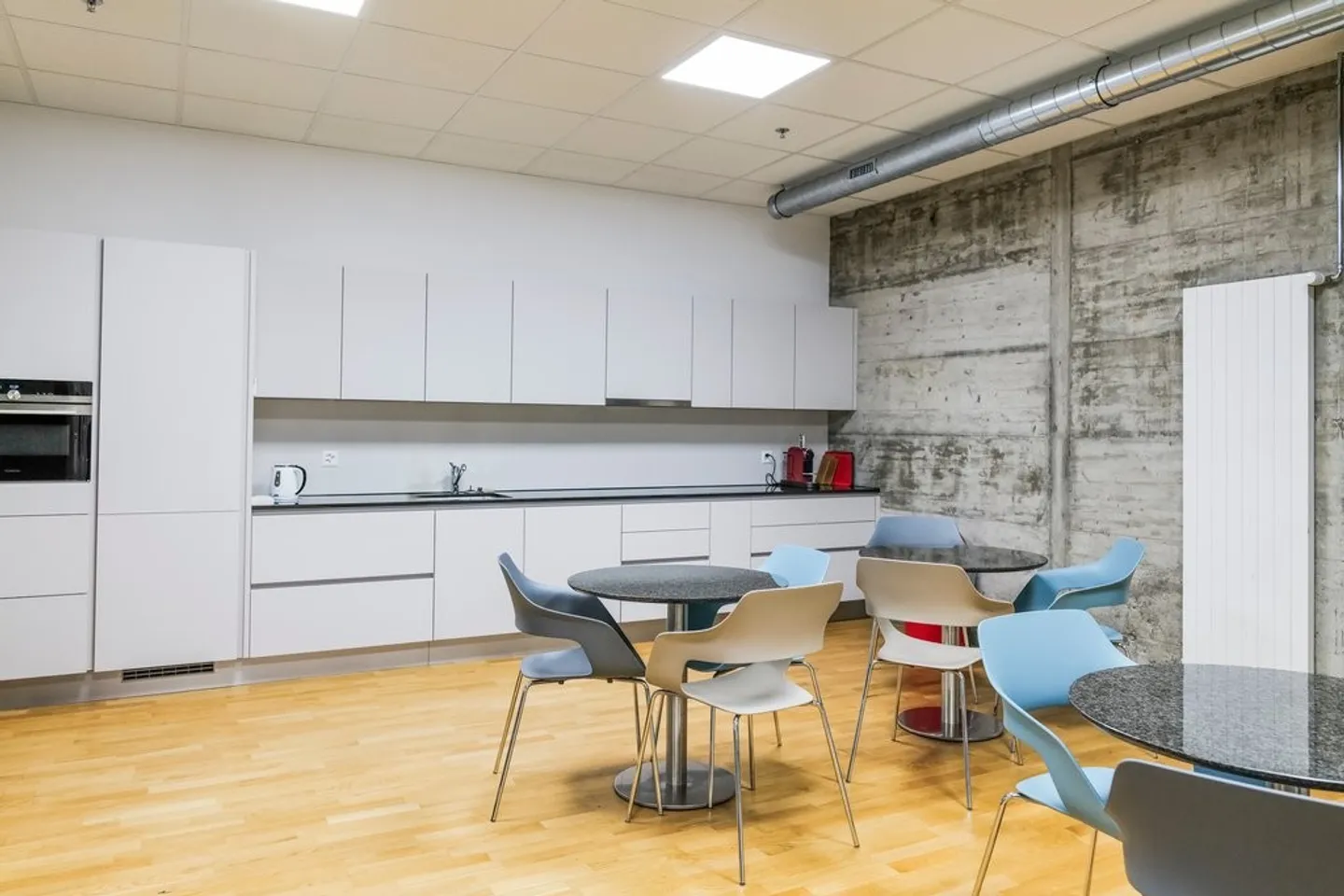 Uffici luminosi e moderni nello Zentareal - Foto 6 di 10