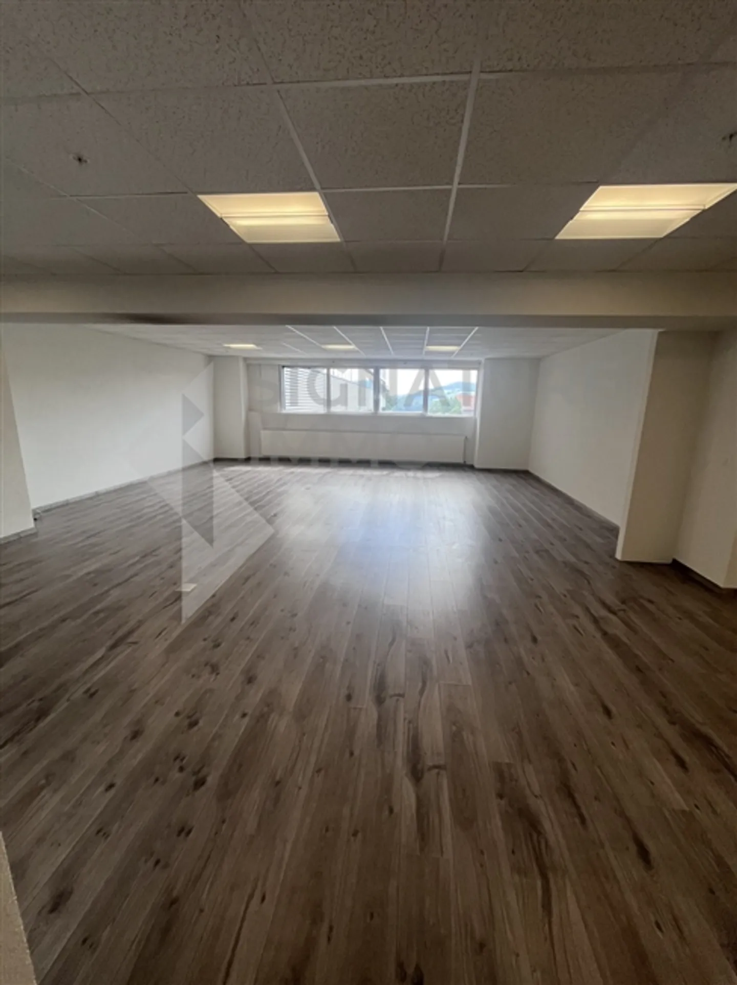 For rent - Rarely on the market multipurpose commercial space of 594 m² - Photo 3 of 13