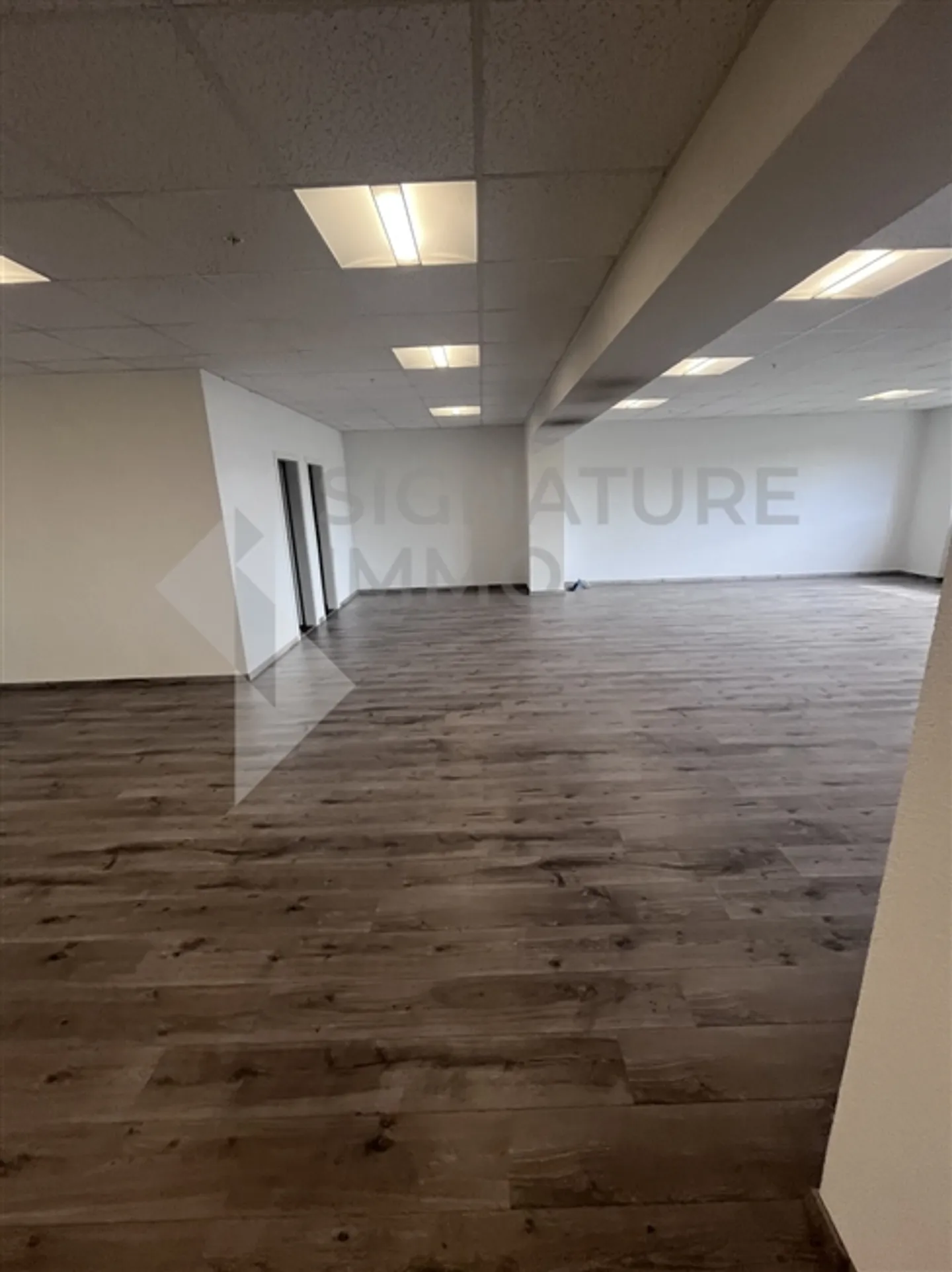 For rent - Rarely on the market multipurpose commercial space of 594 m² - Photo 4 of 13