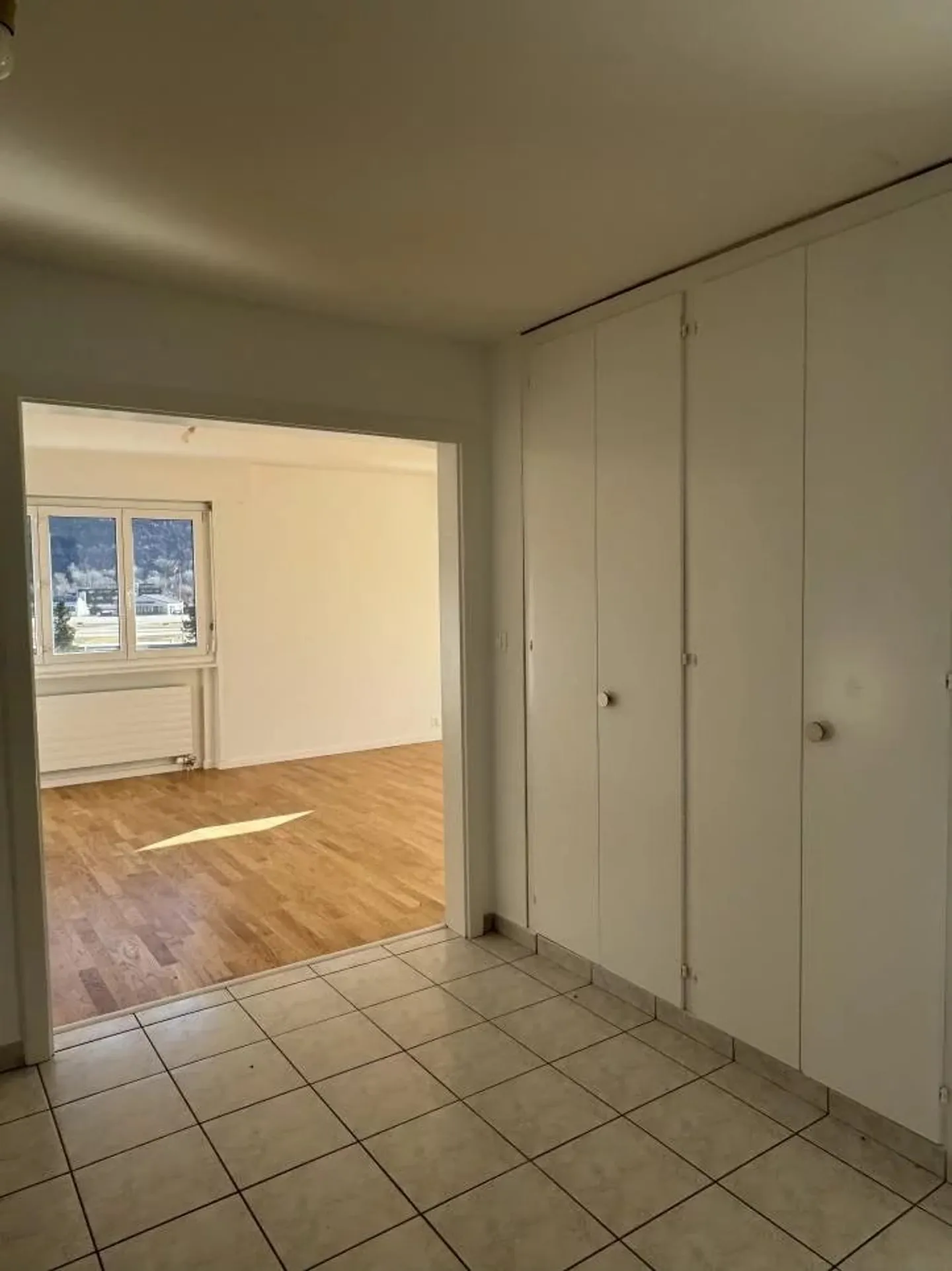 Appartement de 4.5 pièces lumineux - Photo 3 sur 14