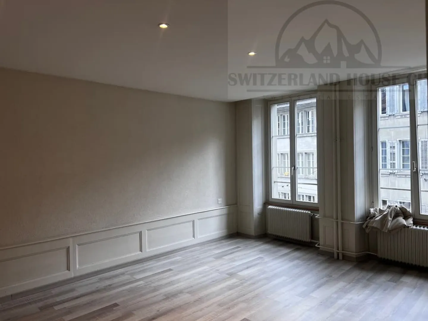 Spacieux 4,5 pcs à proximité de la cathédrale de Fribourg - Photo 7 sur 13