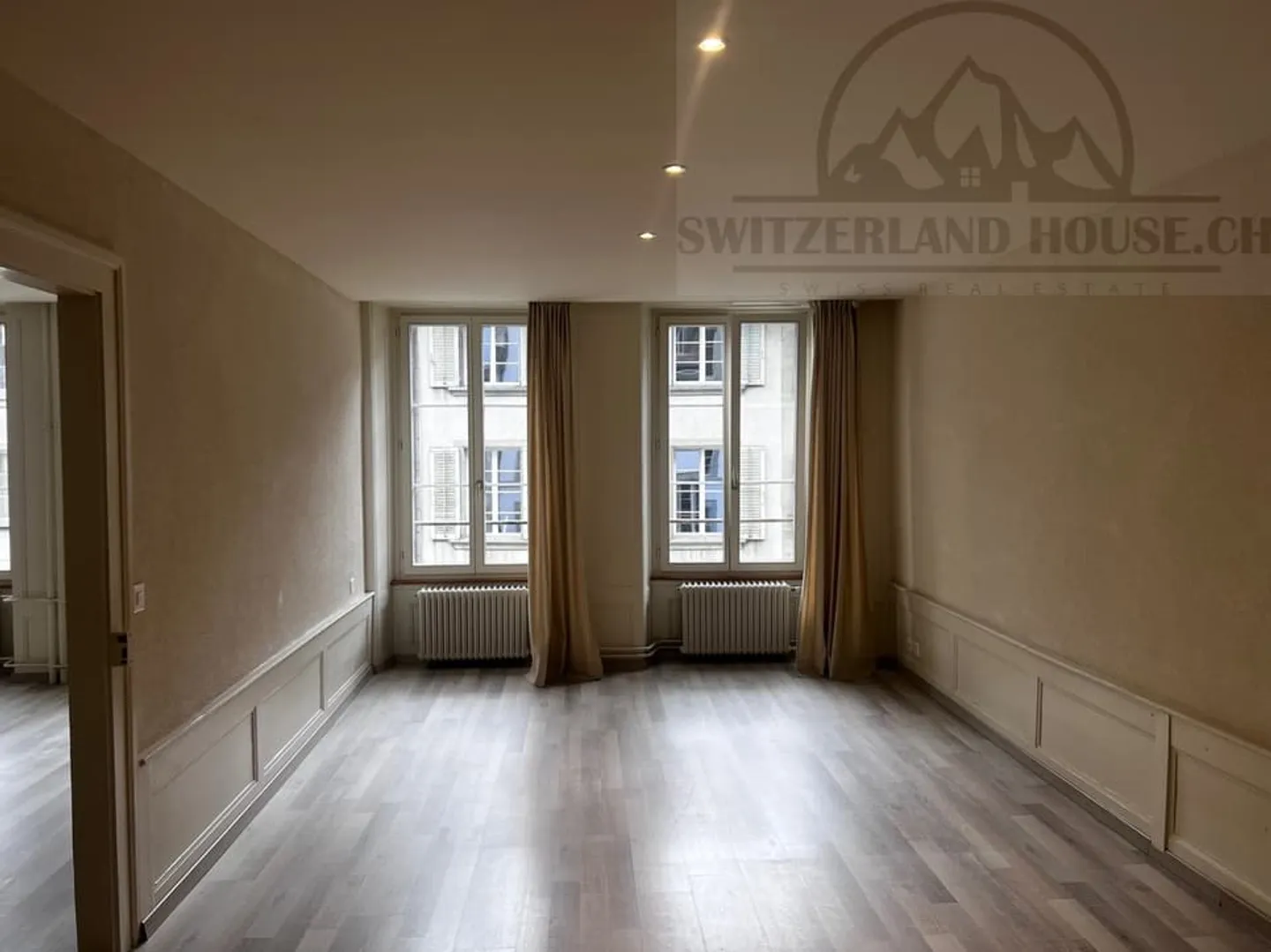 Spacieux 4,5 pcs à proximité de la cathédrale de Fribourg - Photo 6 sur 13