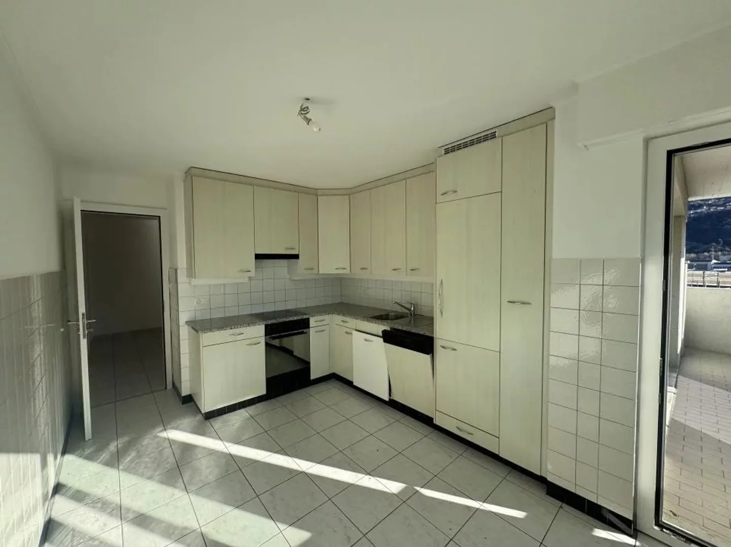 Appartement de 4.5 pièces lumineux - Photo 4 sur 14