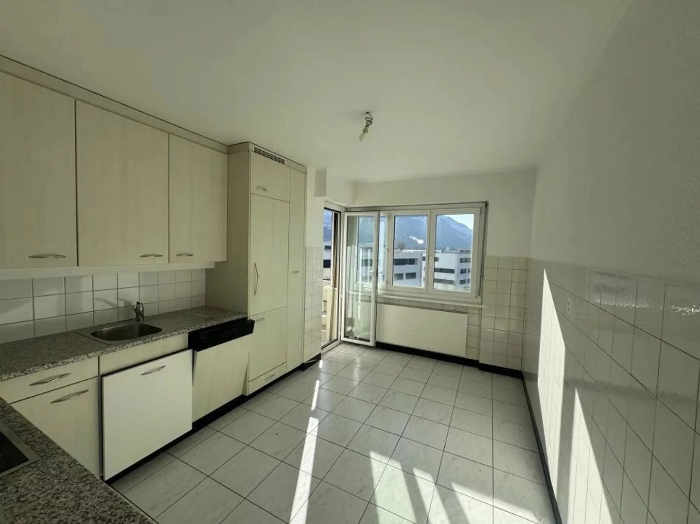 Appartement de 4.5 pièces lumineux - Photo 5 sur 14