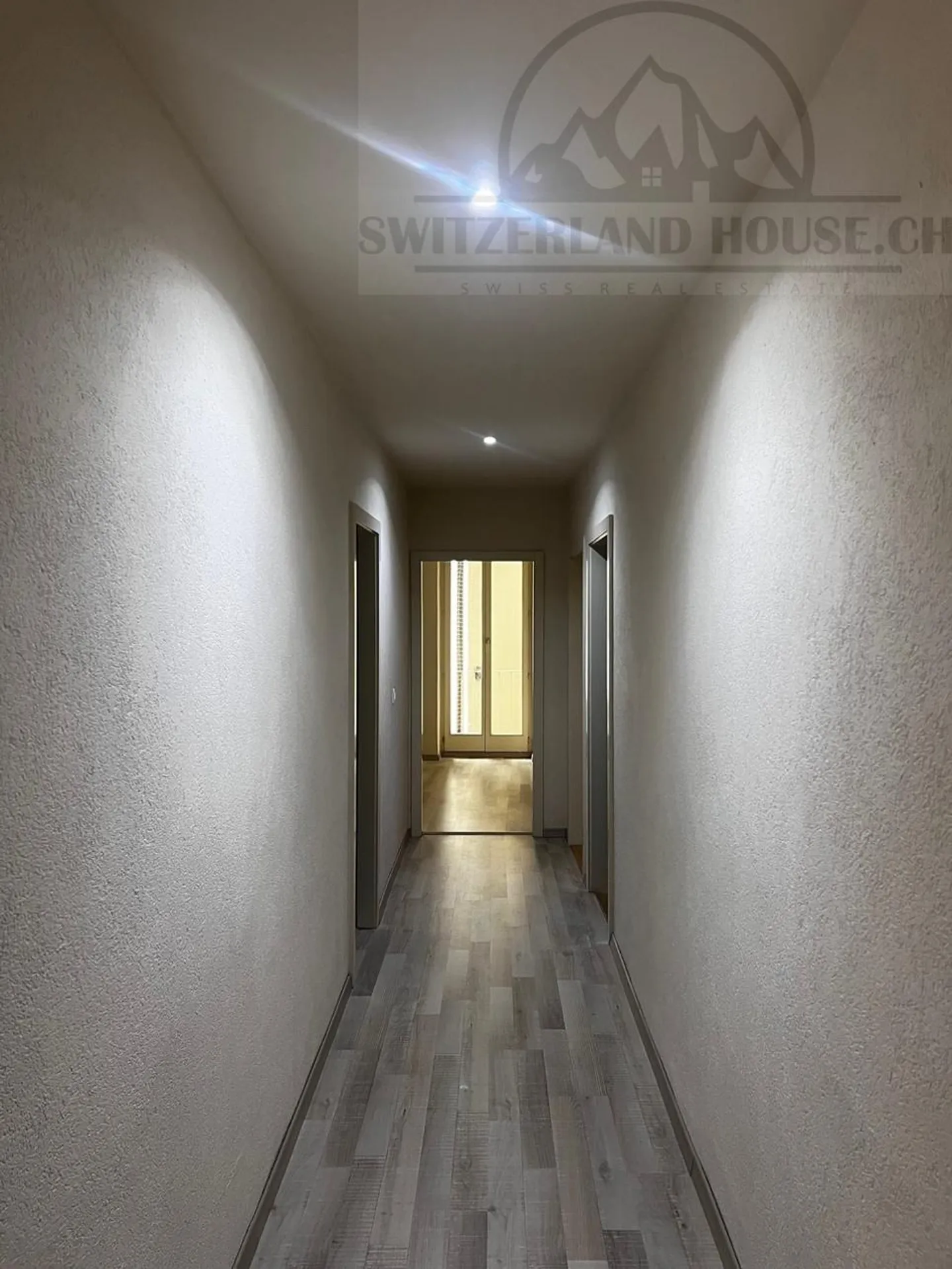 Spacieux 4,5 pcs à proximité de la cathédrale de Fribourg - Photo 9 sur 13