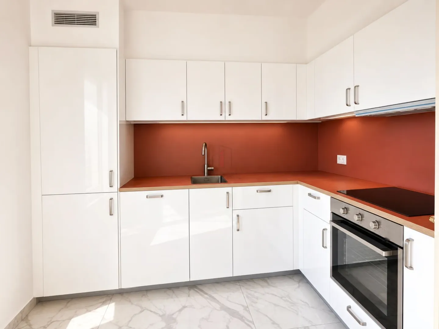 LIVING A FEW STEPS FROM THE LAKE, RENOVATED THREE-ROOM APARTMENT WITH VIEW - Photo 1 of 7