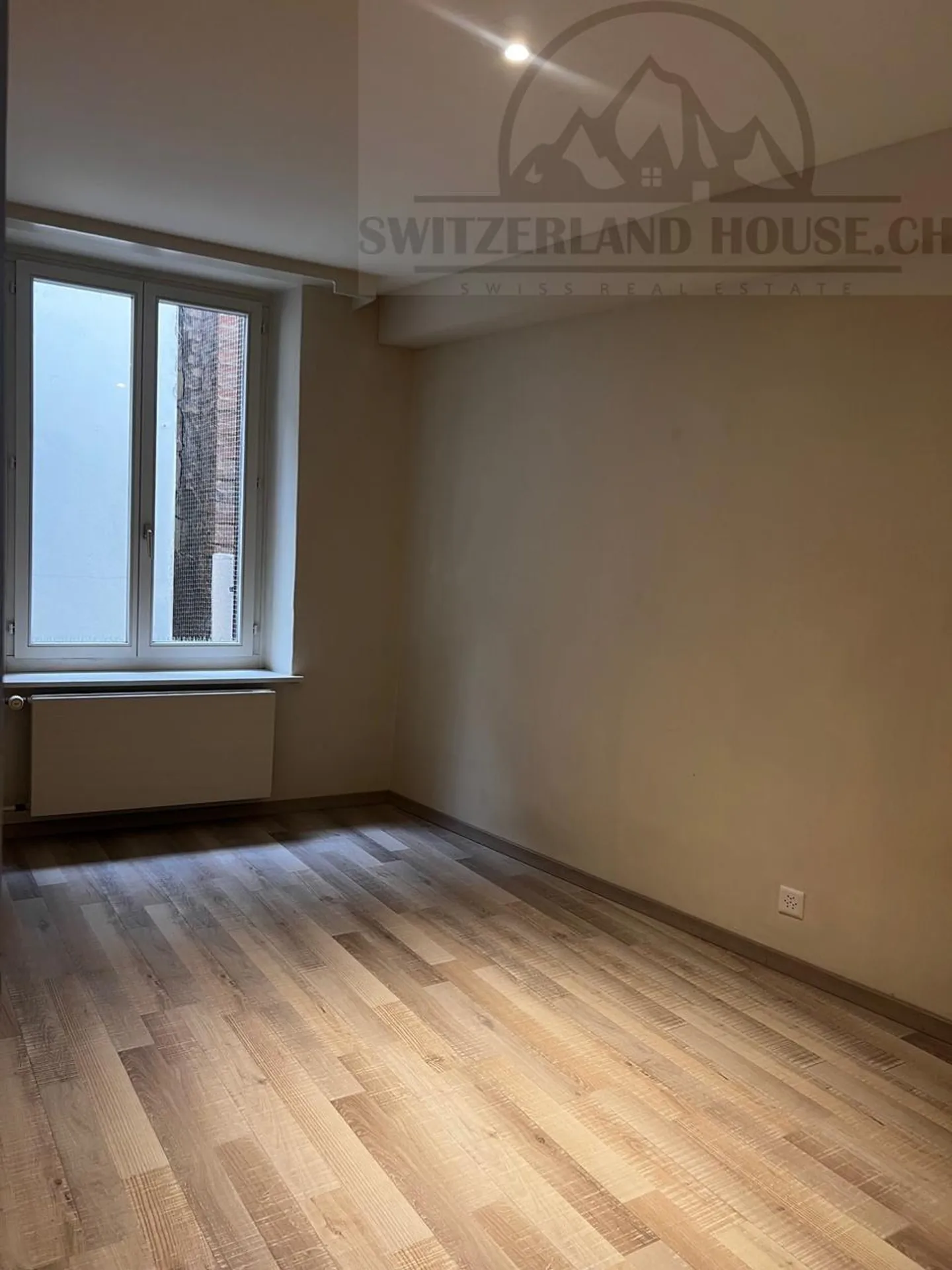 Spacieux 4,5 pcs à proximité de la cathédrale de Fribourg - Photo 10 sur 13