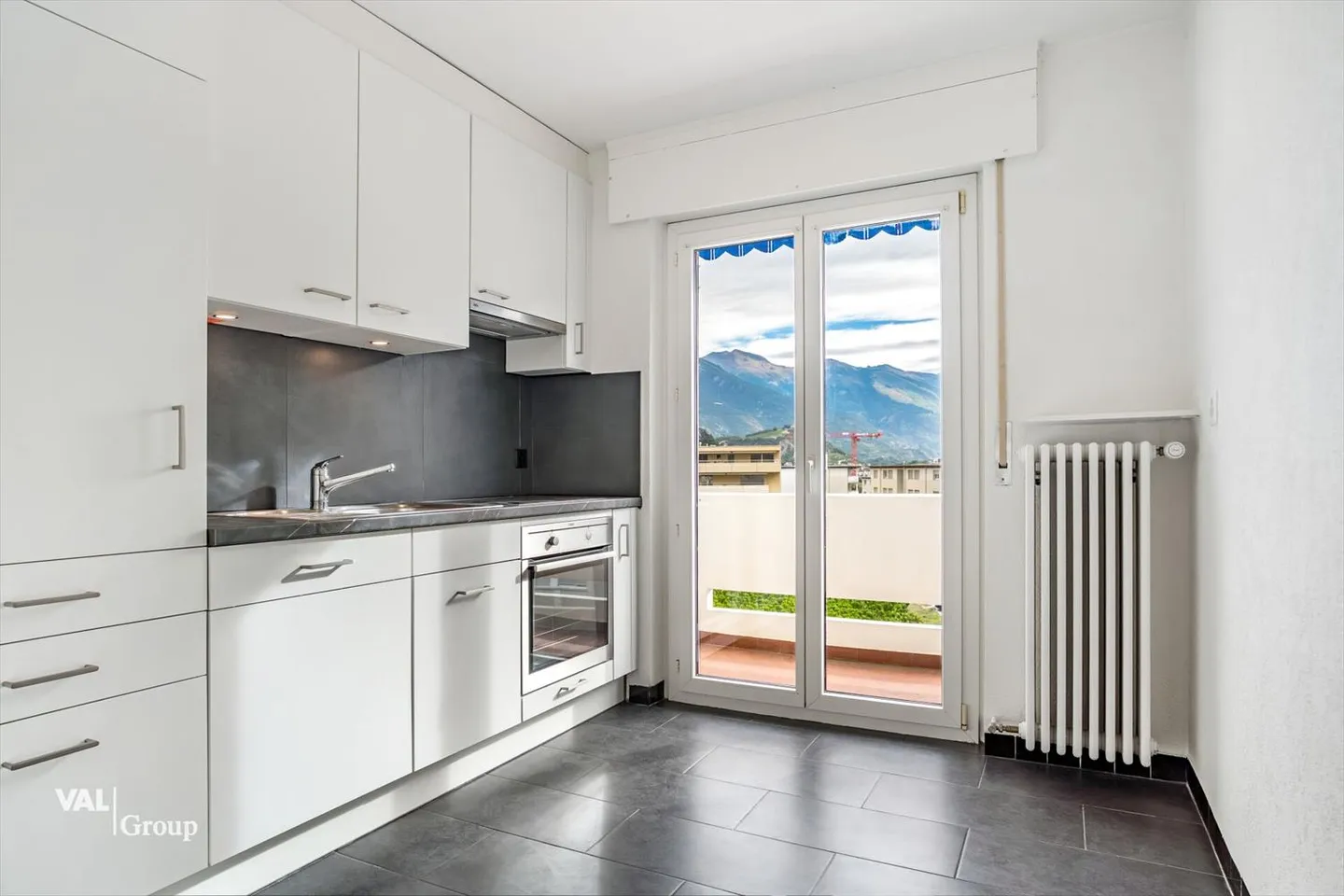 Charmant et rénové, au pays du soleil - Photo 4 sur 12