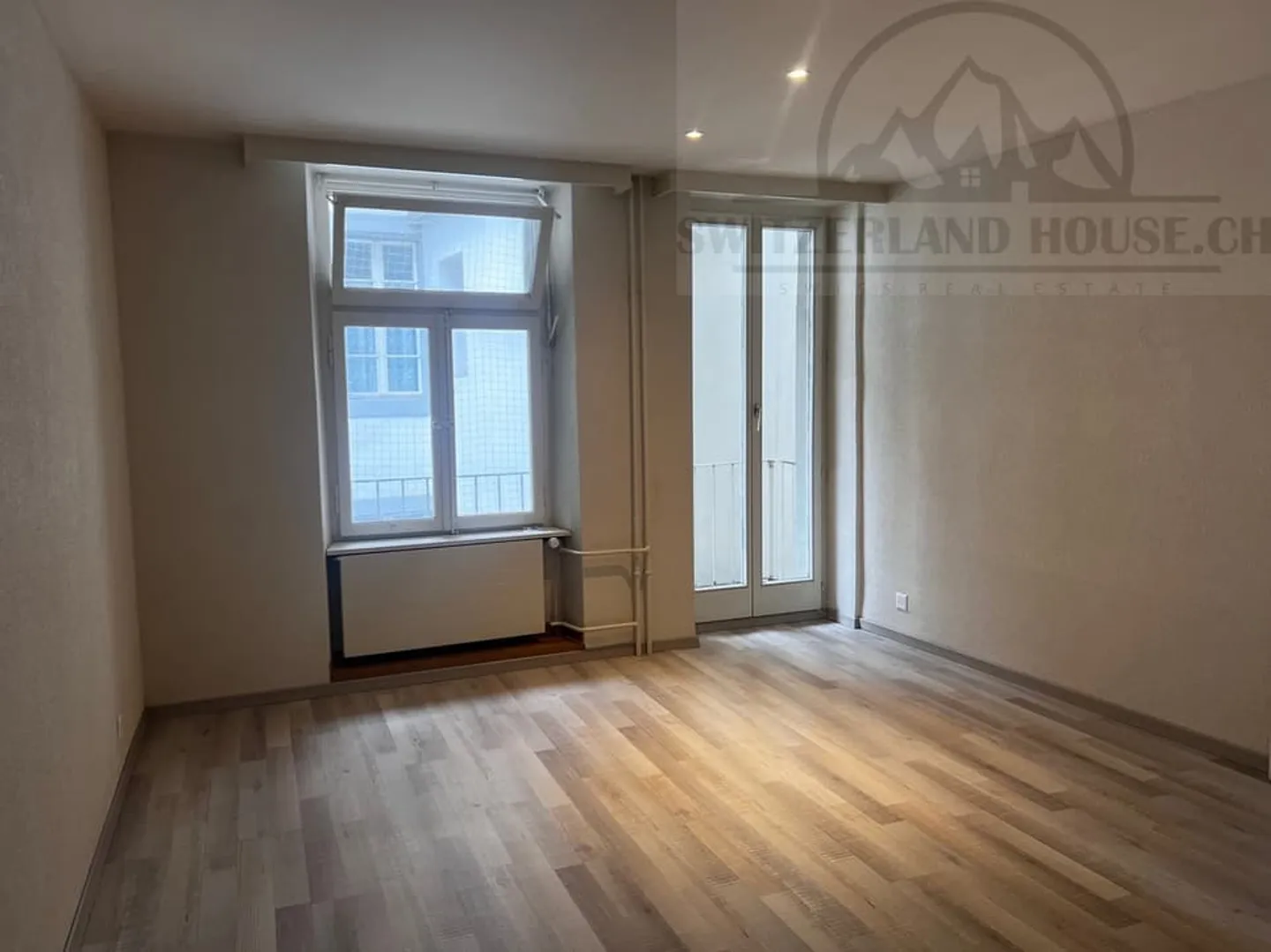 Spacieux 4,5 pcs à proximité de la cathédrale de Fribourg - Photo 11 sur 13