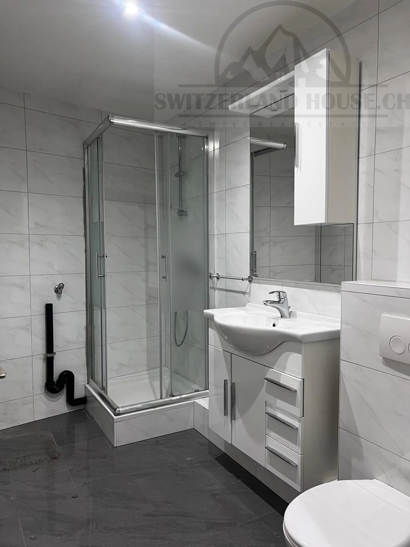 Spacieux 4,5 pcs à proximité de la cathédrale de Fribourg - Photo 12 sur 13