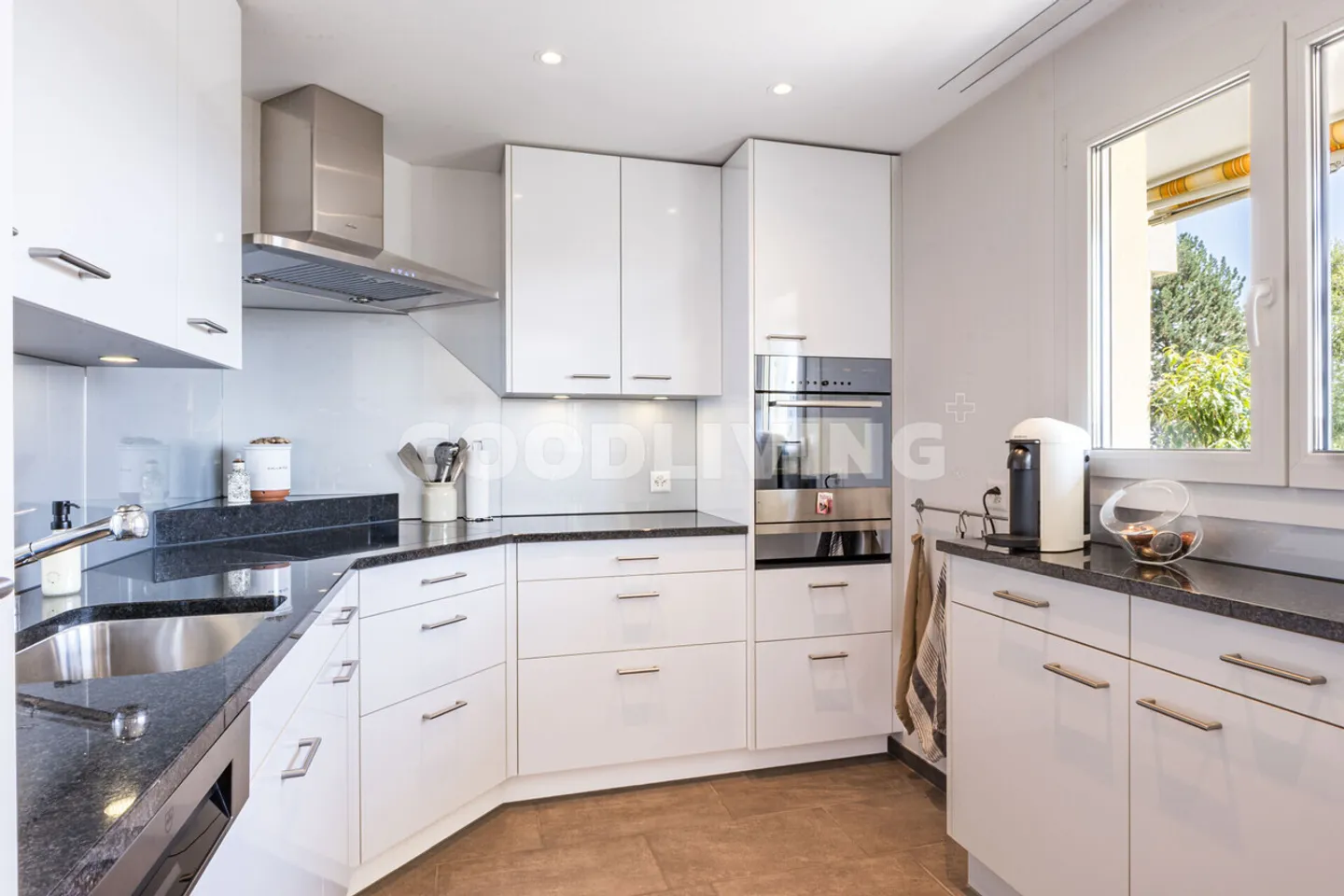 Modernes Apartment mit atemberaubendem Blick - Foto 2 von 7
